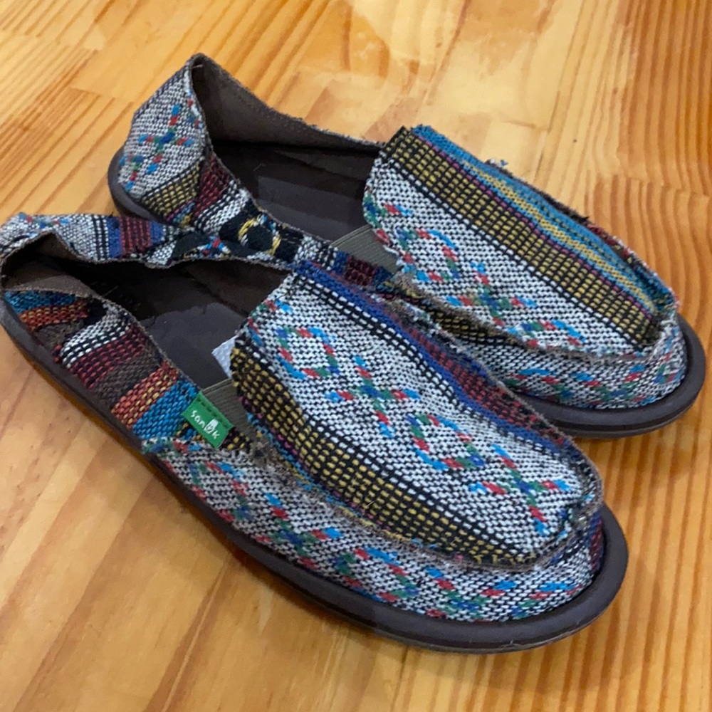Women’s Sanuk Slip on shoes. Worn once. Like new. Sold as is.